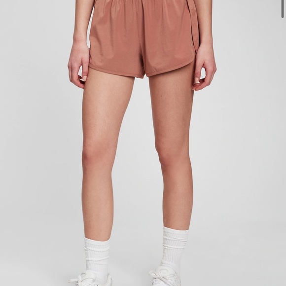 Gapfit High Rise Running Shorts NWT - Picture 2 of 2